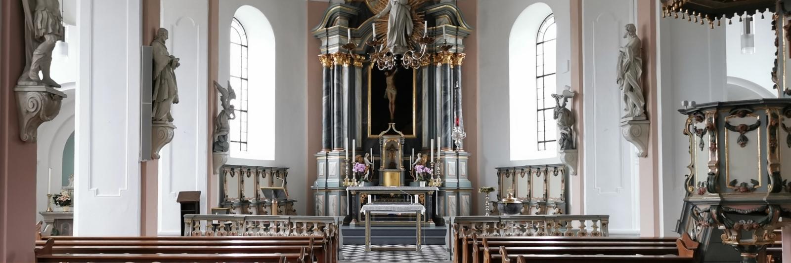 Versteckte Schätze, eine besondere Atmosphäre und skurrile Knochen: Das alles gibt es in St. Andreas in Neuss-Norf zu entdecken. In diesem Jahr feiert die Kirche gleich mehrere Jubiläen.