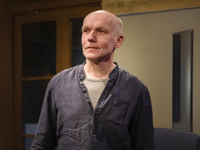 Potraitbild des Schauspielers Christian Wirmer.